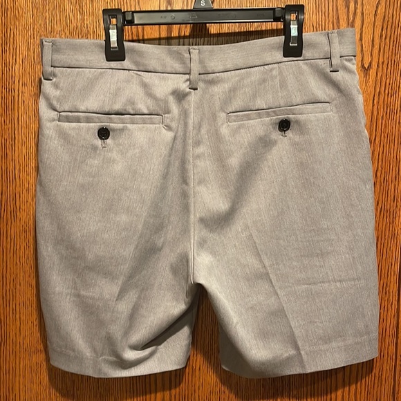 H&M Slim Fit Mens Dress Shorts - Grey size 30 waist - Picture 2 of 4